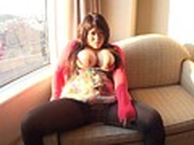 独占！ 初撮り！ こんなロリ顔なのにKカップ！ お菓子系超乳少女！ りこ 20才 115センチ　サンプル画像03